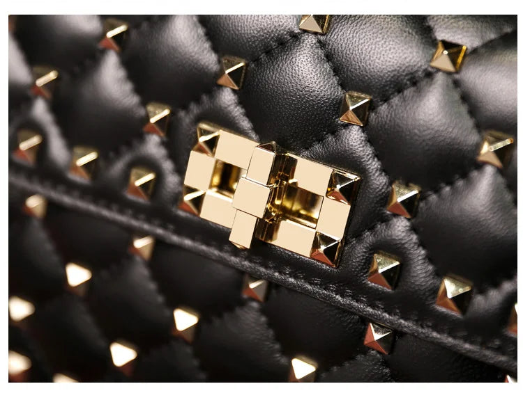 Bolsas Pelica Couro de cabra Tachas: Luxo e Elegância